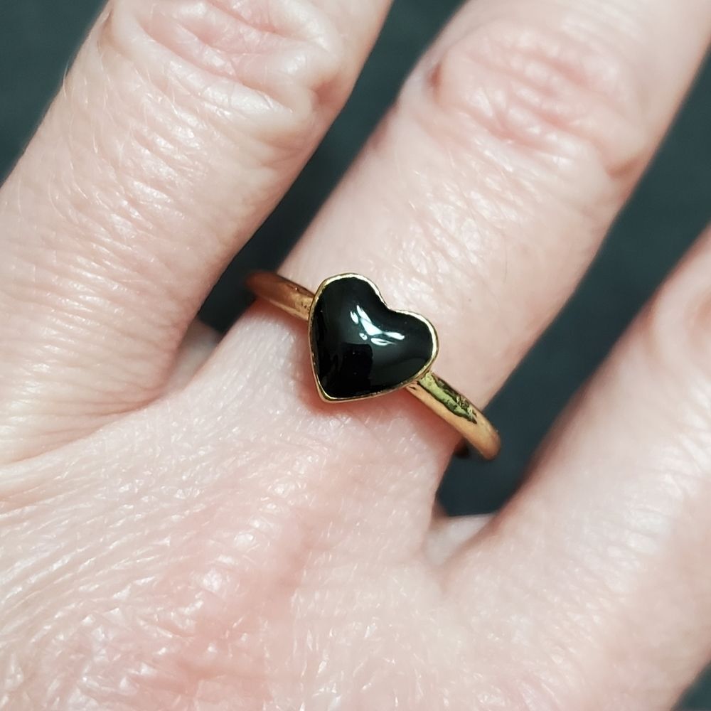 Gold tone black enamel heart ring size 11.5